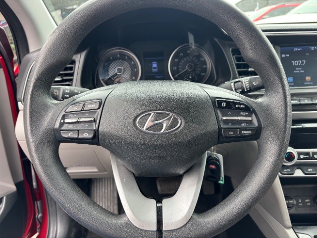 Hyundai Elantra Vehicle Full-screen Gallery Image 12