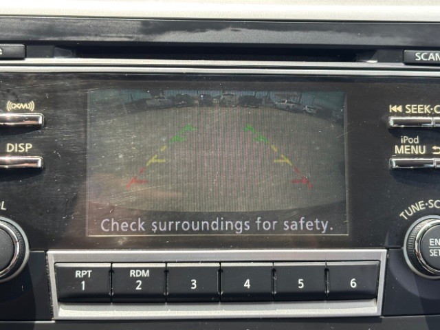Nissan Altima Vehicle Full-screen Gallery Image 11