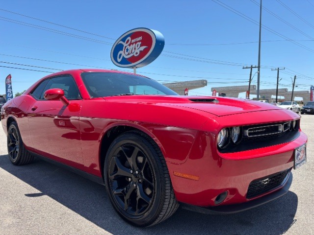 2017 Dodge Challenger SXT's photo