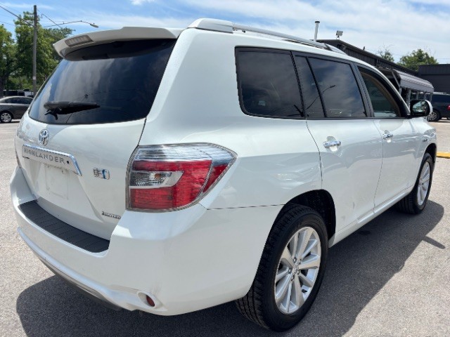 Toyota Highlander Hybrid Vehicle Full-screen Gallery Image 05