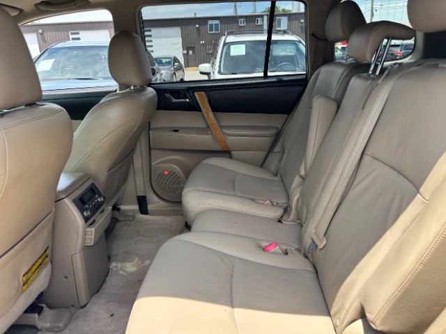 Toyota Highlander Hybrid Vehicle Full-screen Gallery Image 06