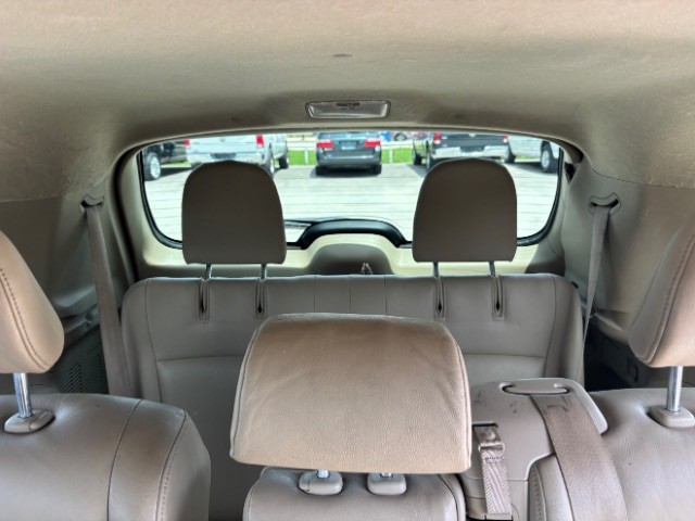Toyota Highlander Hybrid Vehicle Full-screen Gallery Image 07