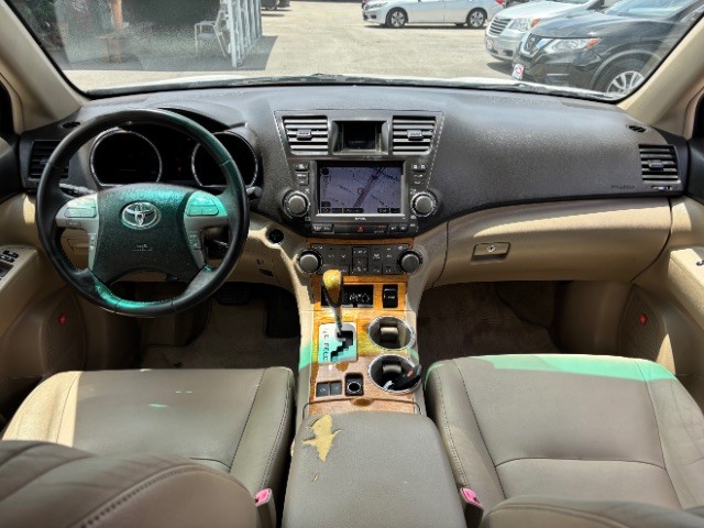 Toyota Highlander Hybrid Vehicle Full-screen Gallery Image 09