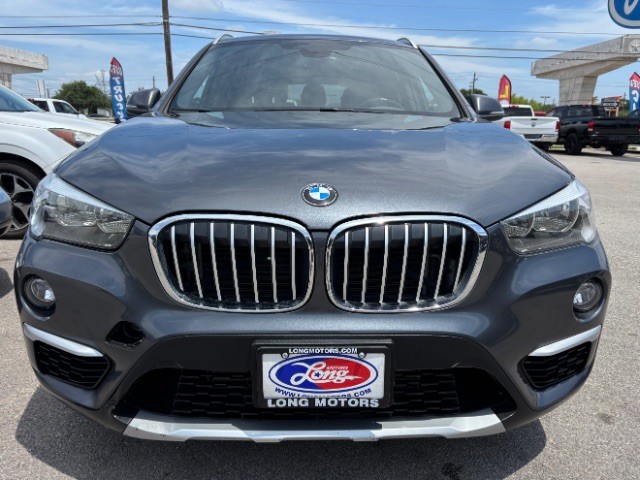 BMW X1 Vehicle Full-screen Gallery Image 02