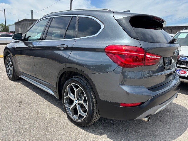 BMW X1 Vehicle Full-screen Gallery Image 04