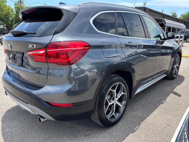 BMW X1 Vehicle Full-screen Gallery Image 05