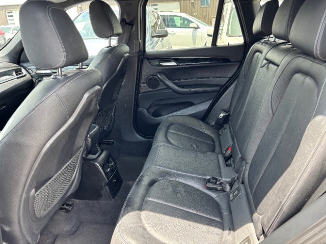 BMW X1 Vehicle Full-screen Gallery Image 06