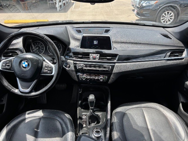 BMW X1 Vehicle Full-screen Gallery Image 07