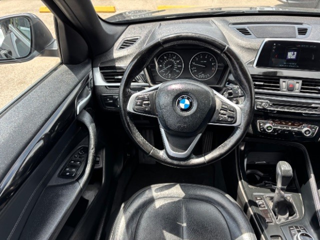 BMW X1 Vehicle Full-screen Gallery Image 08