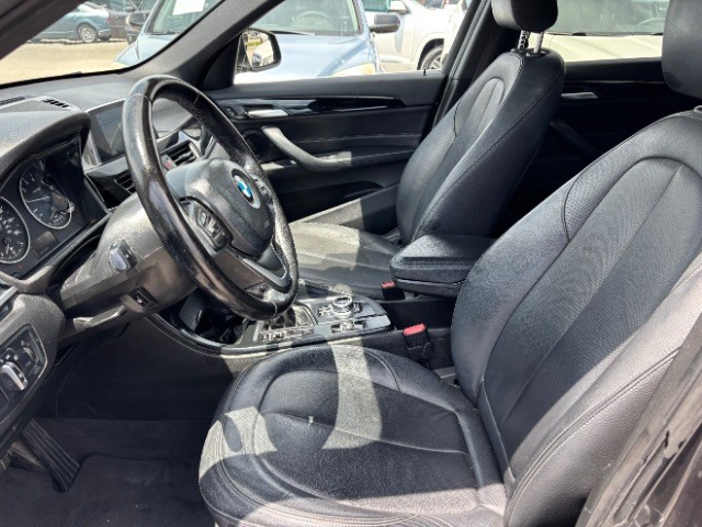 BMW X1 Vehicle Full-screen Gallery Image 10