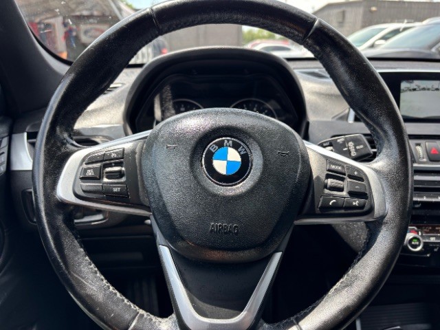 BMW X1 Vehicle Full-screen Gallery Image 12