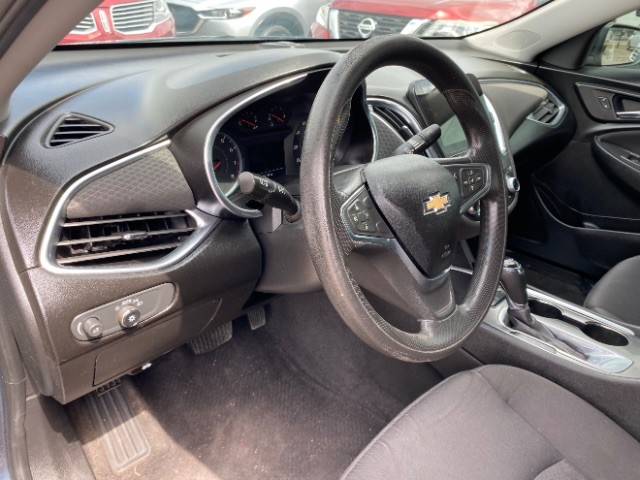 Chevrolet Malibu Vehicle Full-screen Gallery Image 09