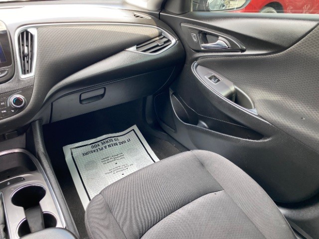 Chevrolet Malibu Vehicle Full-screen Gallery Image 10