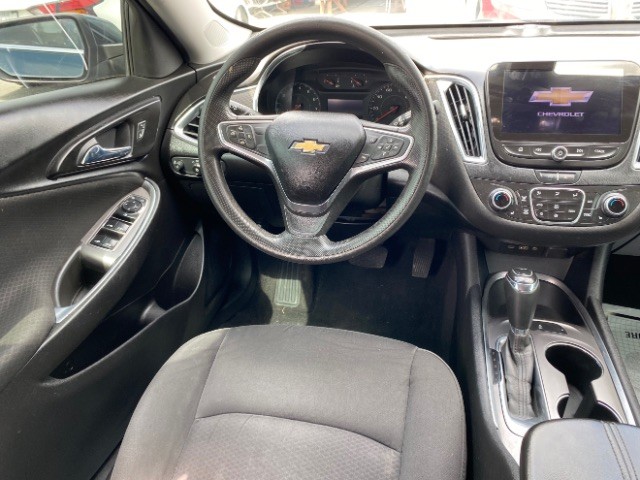 Chevrolet Malibu Vehicle Full-screen Gallery Image 11