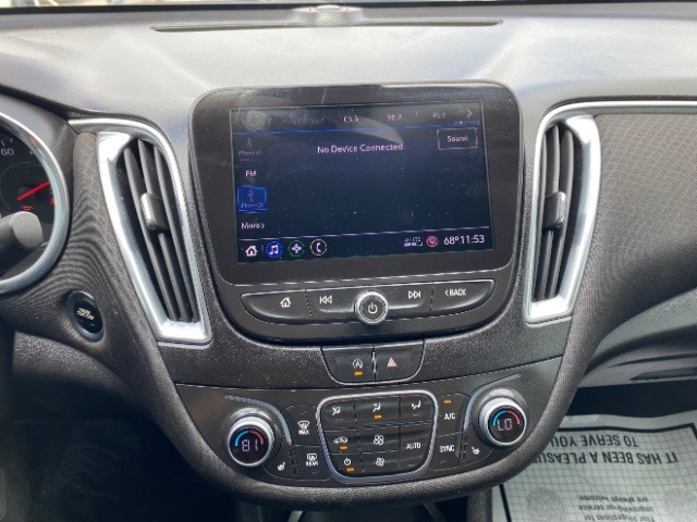 Chevrolet Malibu Vehicle Full-screen Gallery Image 12