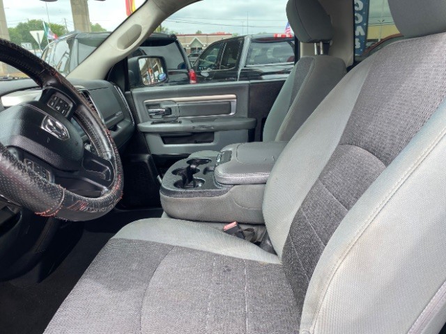 Ram 1500 Vehicle Full-screen Gallery Image 06