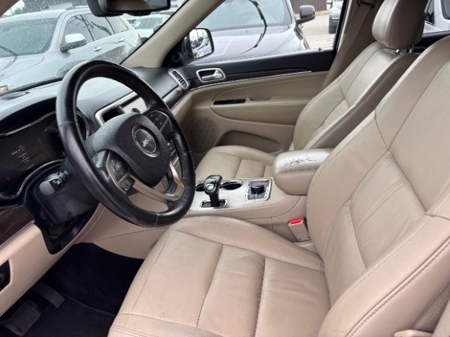 Jeep Grand Cherokee Vehicle Full-screen Gallery Image 03