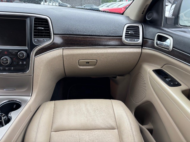 Jeep Grand Cherokee Vehicle Full-screen Gallery Image 06