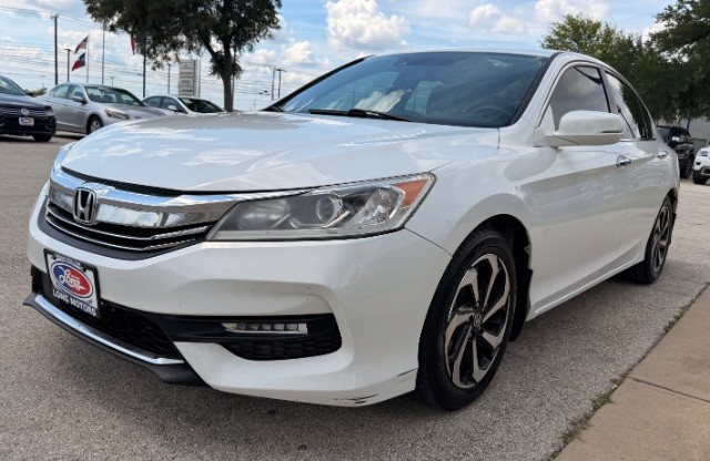 Honda Accord Sedan Vehicle Full-screen Gallery Image 02