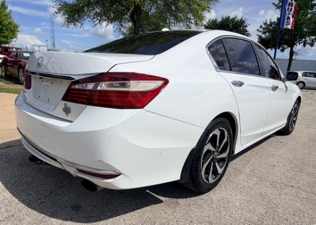Honda Accord Sedan Vehicle Full-screen Gallery Image 04
