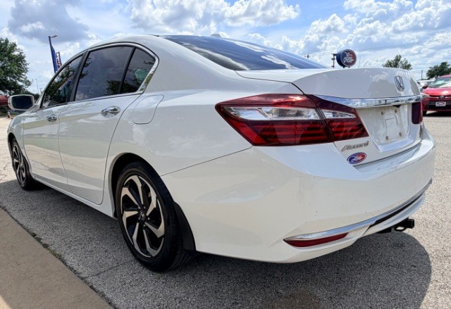 Honda Accord Sedan Vehicle Full-screen Gallery Image 05