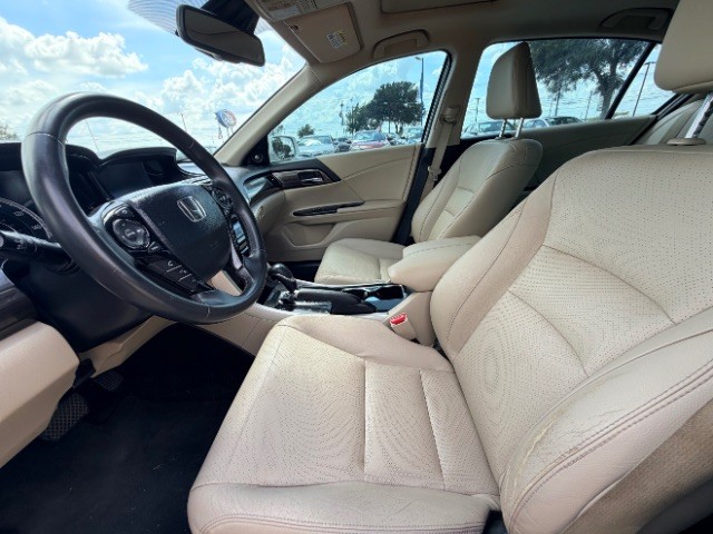 Honda Accord Sedan Vehicle Full-screen Gallery Image 07