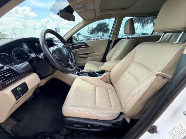 Honda Accord Sedan Vehicle Full-screen Gallery Image 08