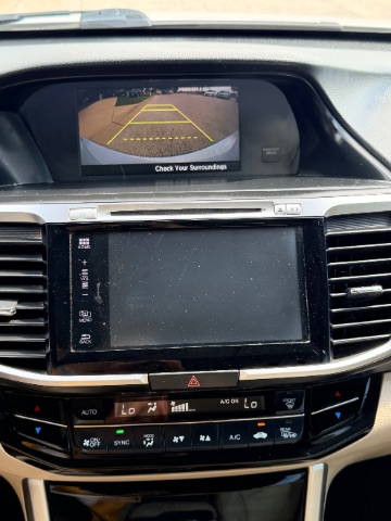 Honda Accord Sedan Vehicle Full-screen Gallery Image 13