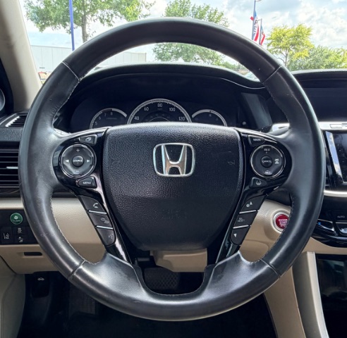 Honda Accord Sedan Vehicle Full-screen Gallery Image 15