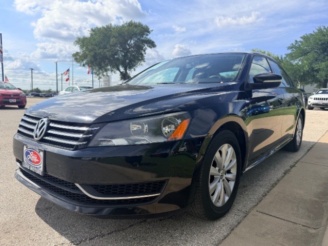 Volkswagen Passat Vehicle Full-screen Gallery Image 02