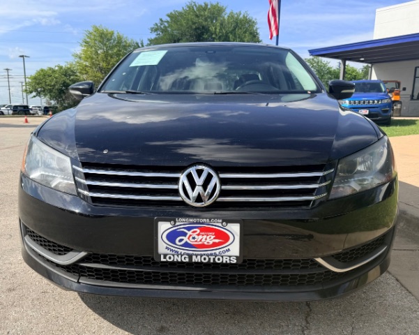 Volkswagen Passat Vehicle Full-screen Gallery Image 03