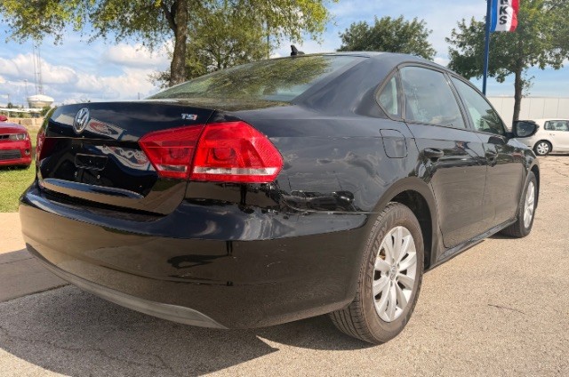 Volkswagen Passat Vehicle Full-screen Gallery Image 04