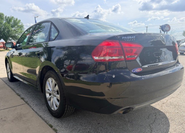 Volkswagen Passat Vehicle Full-screen Gallery Image 05