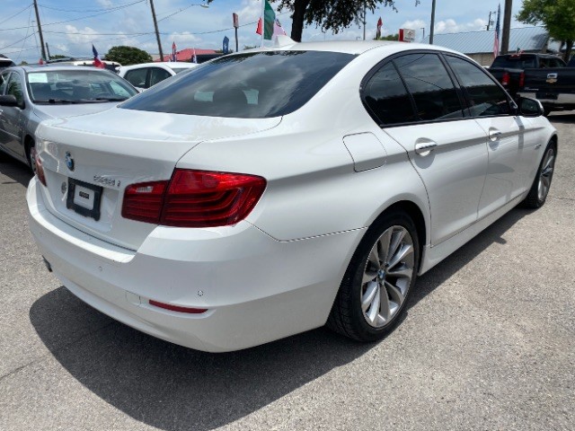 BMW 528i Vehicle Full-screen Gallery Image 04