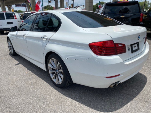 BMW 528i Vehicle Full-screen Gallery Image 05