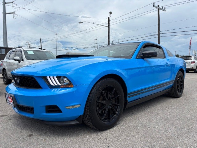 Ford Mustang Vehicle Full-screen Gallery Image 03