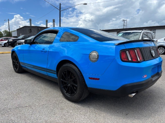 Ford Mustang Vehicle Full-screen Gallery Image 04