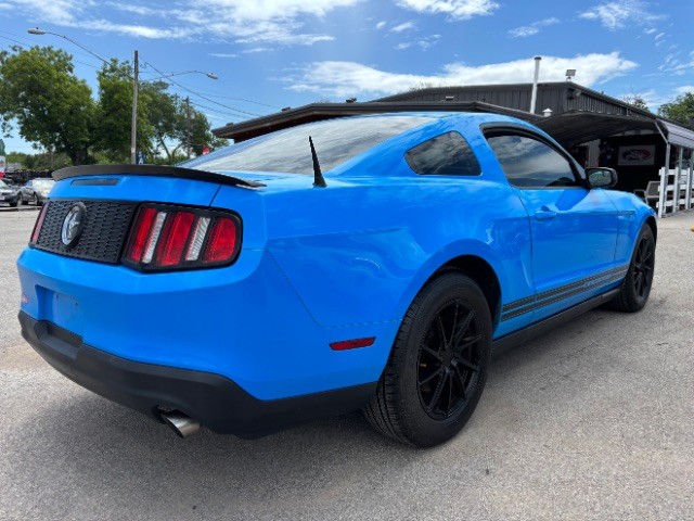 Ford Mustang Vehicle Full-screen Gallery Image 05