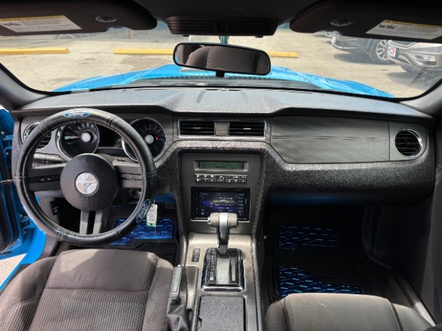 Ford Mustang Vehicle Full-screen Gallery Image 08