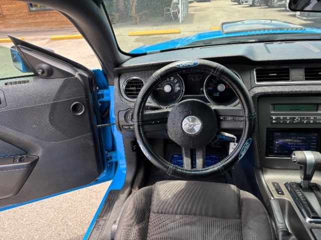 Ford Mustang Vehicle Full-screen Gallery Image 09