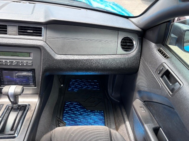 Ford Mustang Vehicle Full-screen Gallery Image 10