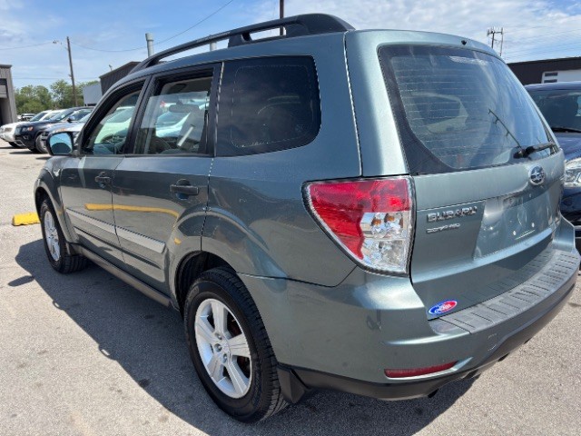 Subaru Forester Vehicle Full-screen Gallery Image 04