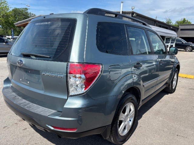 Subaru Forester Vehicle Full-screen Gallery Image 05