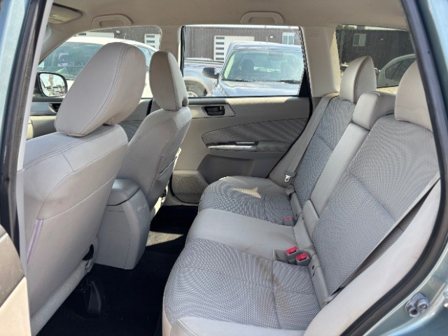 Subaru Forester Vehicle Full-screen Gallery Image 06