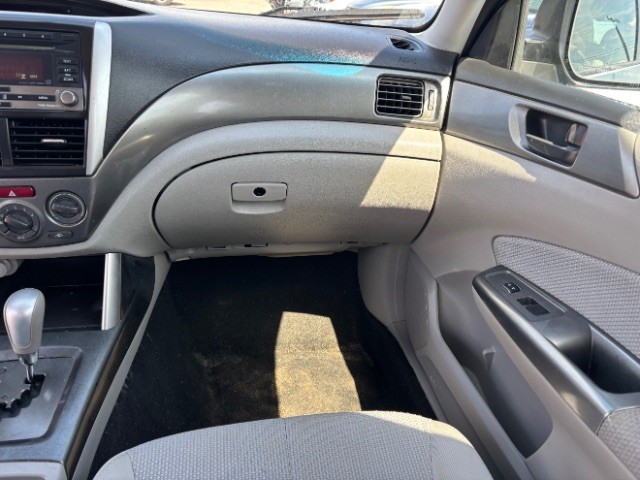 Subaru Forester Vehicle Full-screen Gallery Image 09