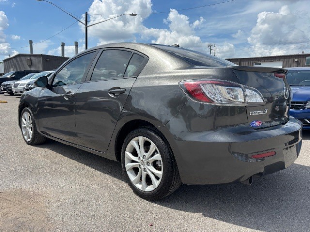 Mazda Mazda3 Sedan Vehicle Full-screen Gallery Image 04