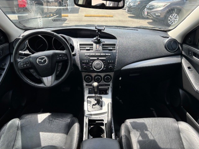 Mazda Mazda3 Sedan Vehicle Full-screen Gallery Image 07