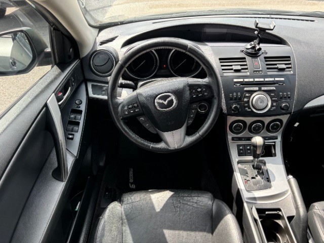 Mazda Mazda3 Sedan Vehicle Full-screen Gallery Image 08