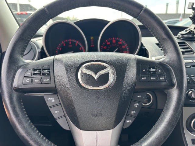 Mazda Mazda3 Sedan Vehicle Full-screen Gallery Image 12