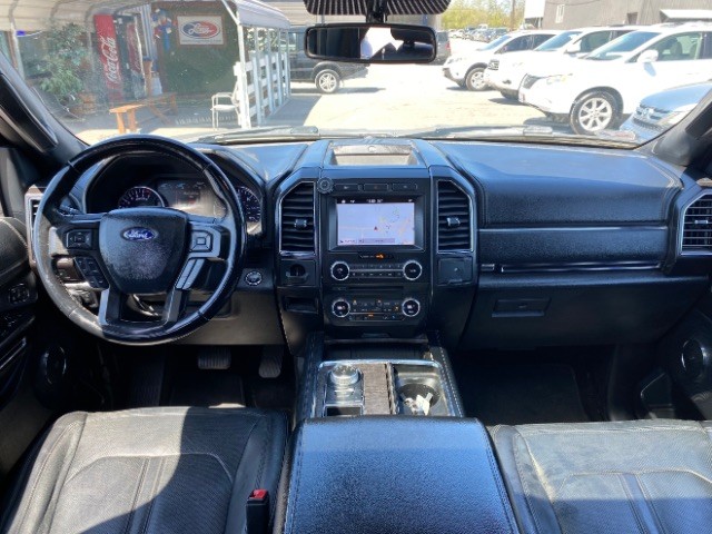 Ford Expedition Max Vehicle Full-screen Gallery Image 06